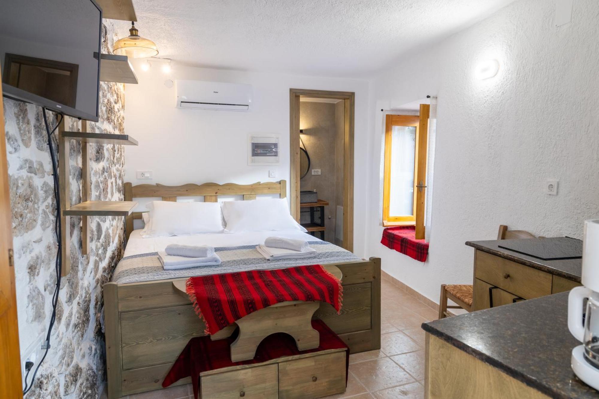 Elithos Nest Apartment